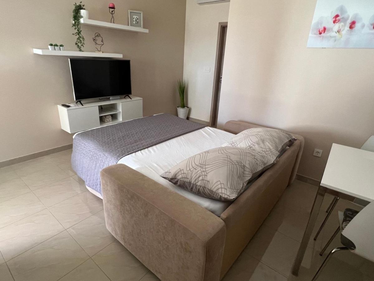 Apartmani Nina I Niko Ugljan Zimmer foto