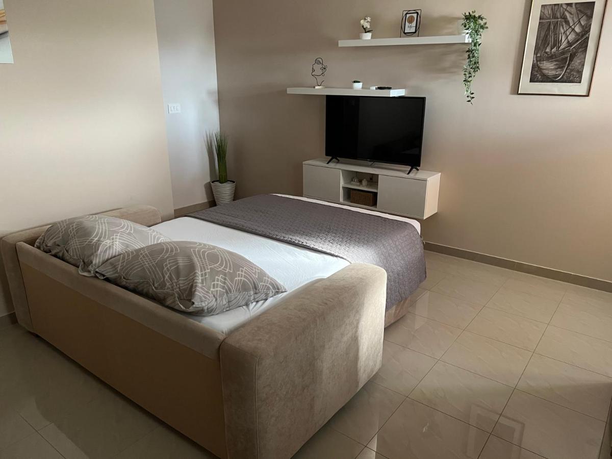 Apartmani Nina I Niko Ugljan Zimmer foto