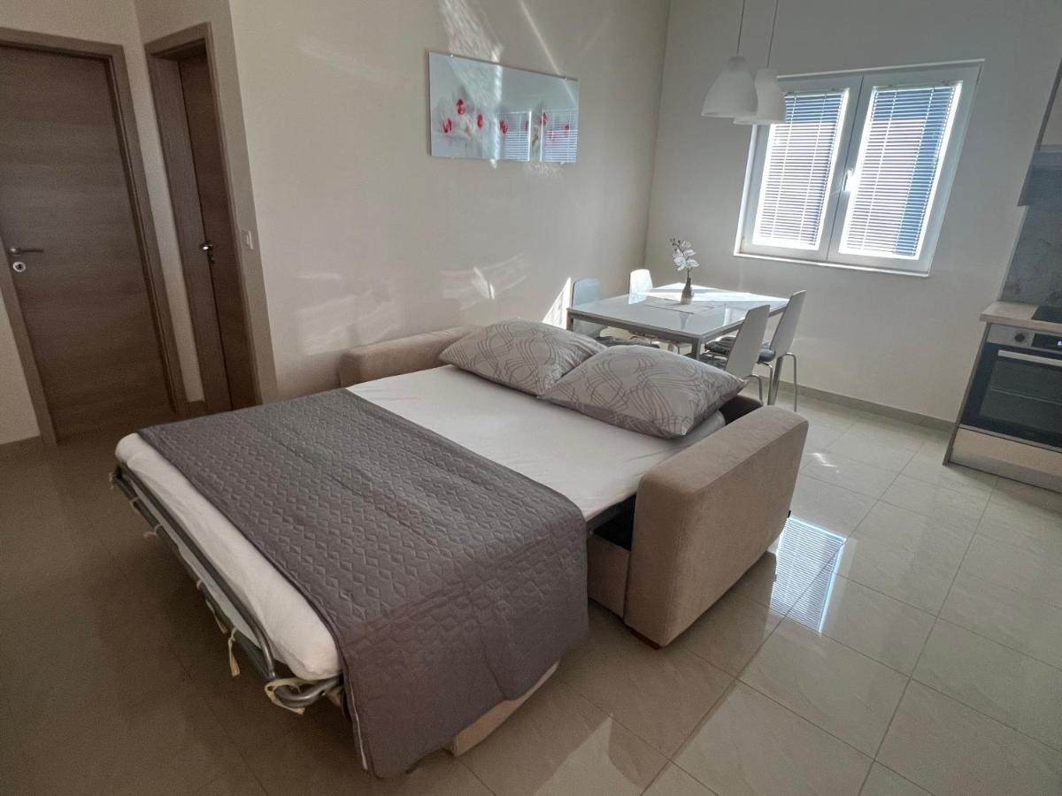 Apartmani Nina I Niko Ugljan Zimmer foto