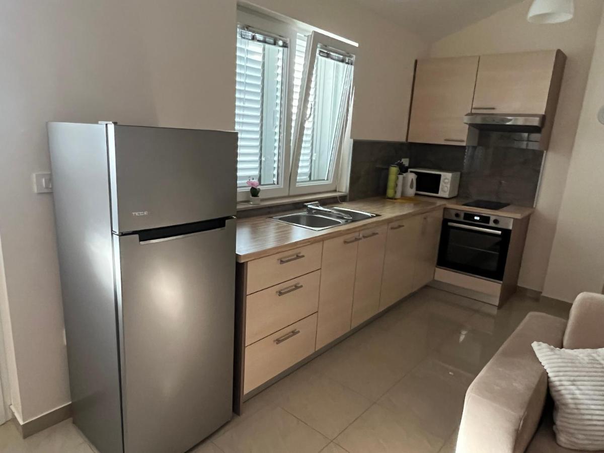 Apartmani Nina I Niko Ugljan Zimmer foto